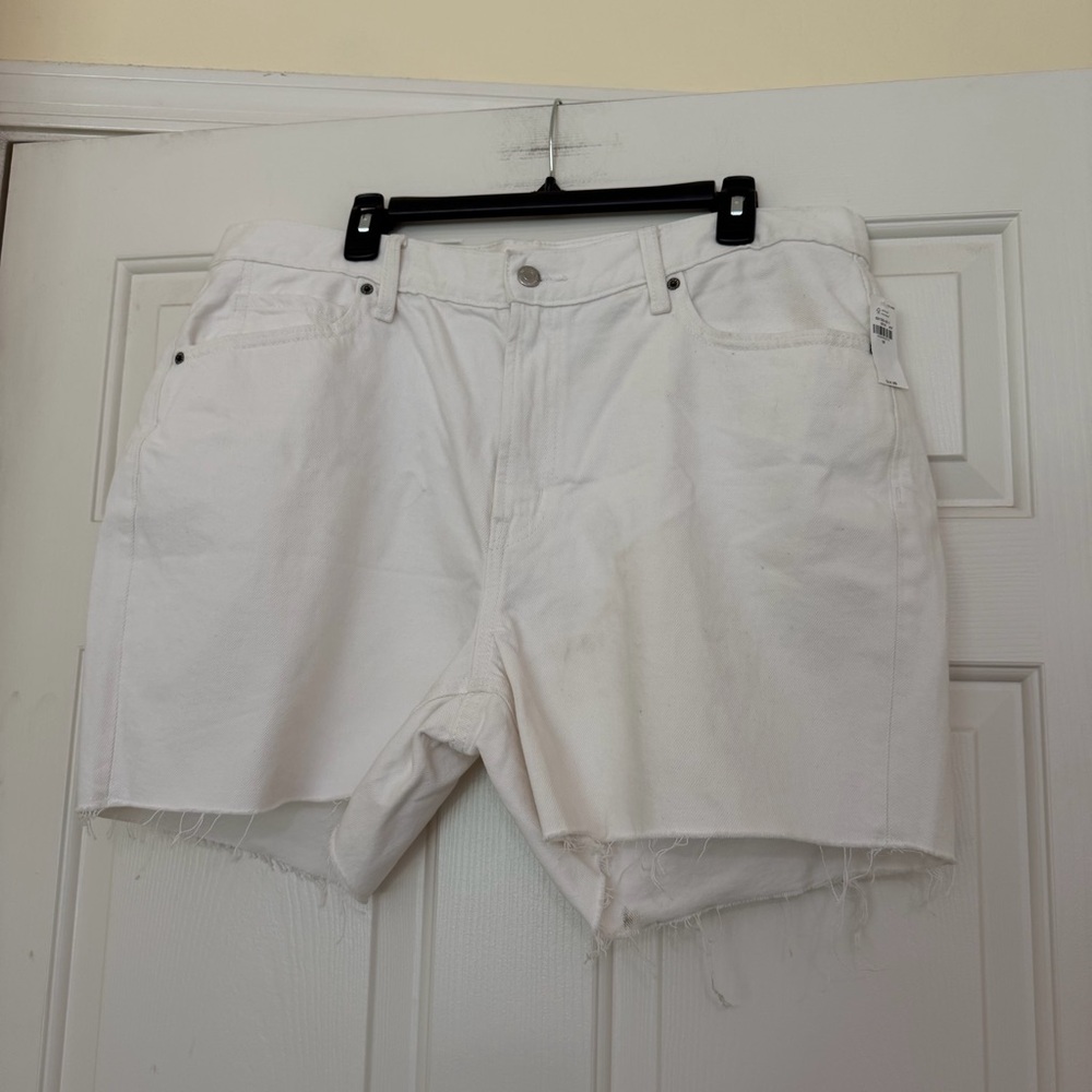 NWT Old Navy Women’s White Denim Cutoff Shorts Slouchy Straight Size 16